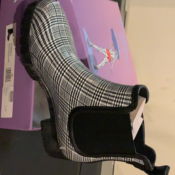 Black and white plaid rain boot - Picture 3 of 5